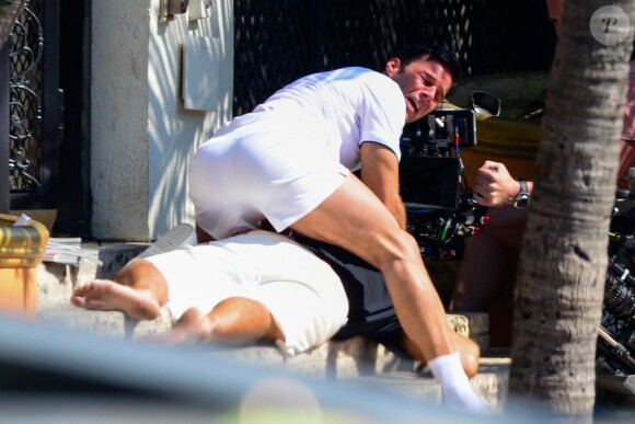 Ricky Martin joue le rôle du compagnon de Gianni Versace, Antonio D'Amico lors du tournage de la scène de découverte du corps de Gianni Versace joué par E Ramirez de la série ''Versace : American Crime Story'' à Miami, le 10 mai 2017