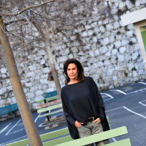 Astrid Veillon participe à la campagne "Lecture pour tous" au collège Ségurane à Nice le 6 février 2017. © Bruno Bebert / Bestimage