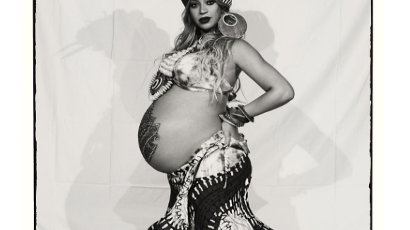 Beyoncé enceinte et le ventre tatoué pour sa baby-shower exotique