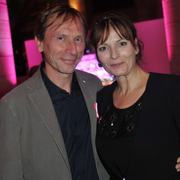 Exclusif - Cecilia Hornus (Plus belle la vie) et son compagnon Thierry Ragueneau - Soiree "Octobre Rose" organisée par Estee Lauder pour l'association "Le Cancer du Sein, Parlons-en !" a la Conciergerie a Paris, le 30 septembre 2013.
