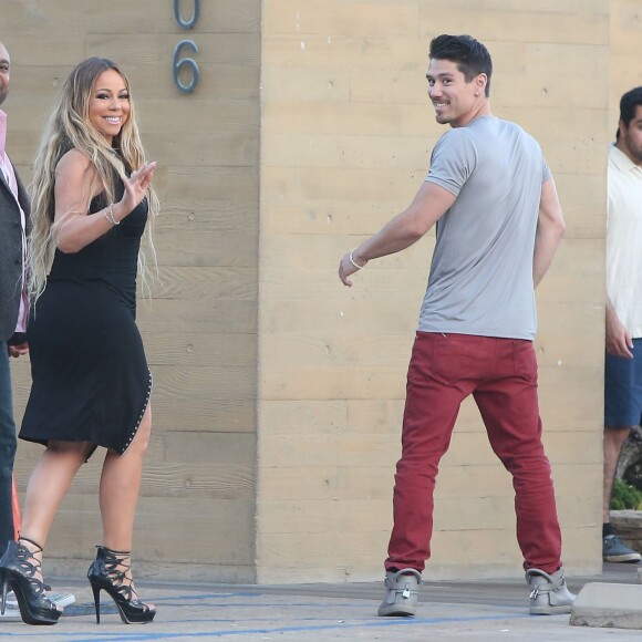 Mariah Carey et son compagnon Bryan Tanaka (pantalon rouge) arrivent au restaurant "Nobu" à Malibu, le 22 mai 2017. © CPA/Bestimage