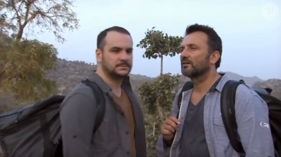 Frédéric Lopez et François-Xavier Demaison dans l'émission Rendez-vous en terre inconnue, en Inde.
