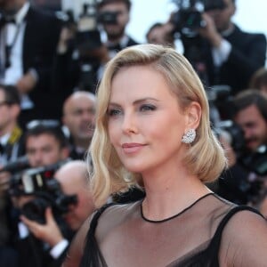 Charlize Theron (en robe Christian Dior et bijoux Chopard) - Montée des marches de la Soirée du 70ème Anniversaire du Festival de Cannes. Le 23 mai 2017