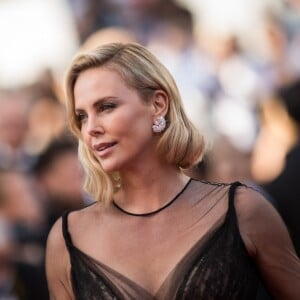 Charlize Theron (en robe Christian Dior et bijoux Chopard) - Montée des marches de la Soirée du 70ème Anniversaire du Festival de Cannes. Le 23 mai 2017