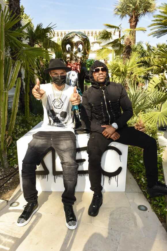 Alec Monopoly, Floyd Mayweather, Jr. au défilé de mode Philipp Plein dans la villa "La Jungle du Roi" lors du 70ème festival de Cannes le 24 mai 2017.
