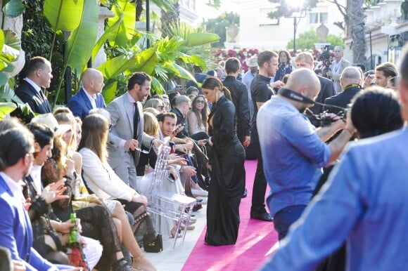 Eva Longoria et son mari Baston au défilé de mode Philipp Plein dans la villa "La Jungle du Roi" lors du 70ème festival de Cannes le 24 mai 2017.