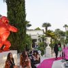 Le Kong de R. Orlinski au défilé de mode Philipp Plein dans la villa "La Jungle du Roi" lors du 70ème festival de Cannes le 24 mai 2017.