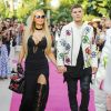 Paris Hilton et son compagnon Chris Zylka au défilé de mode Philipp Plein dans la villa "La Jungle du Roi" lors du 70ème festival de Cannes le 24 mai 2017.