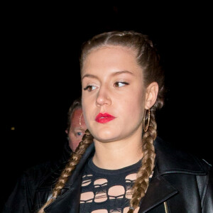 Adèle Exarchopoulos (enceinte) à la sortie du cocktail du dîner de présentation de la nouvelle collection Vuitton "Masters, Les Grands Maîtres" en collaboration avec Jeff Koons au Louvre à Paris, France, le 11 avril 2017.