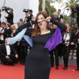 Agnès Jaoui ( fait une moustache avec une mèche de cheveux) - Montée des marches du film "L'Amant Double" lors du 70e Festival International du Film de Cannes. Le 26 mai 2017. © Borde-Jacovides-Moreau/Bestimage