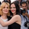 Emmanuelle Seigner et Eva Green - Photocall du film "D'Après Une Histoire Vraie" lors du 70e Festival International du Film de Cannes le 27 mai 2017