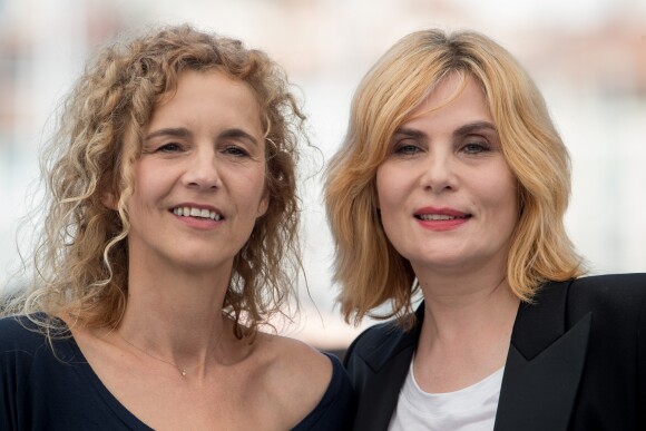 Delphine de Vigan et Emmanuelle Seigner - Photocall du film "D'Après Une Histoire Vraie" lors du 70ème Festival International du Film de Cannes le 27 mai 2017