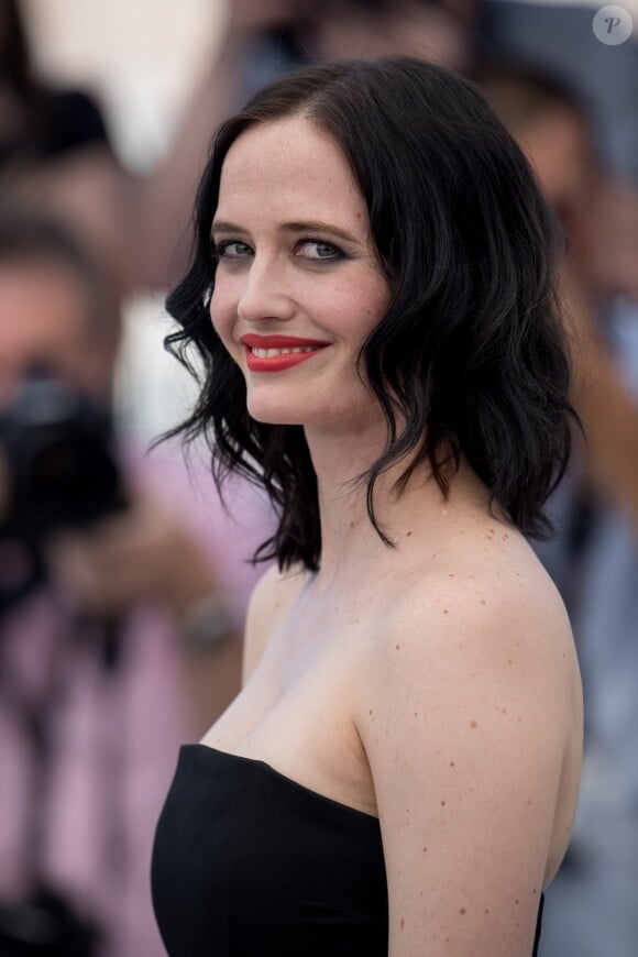 Eva Green - Photocall du film "D'Après Une Histoire Vraie" lors du 70e Festival International du Film de Cannes le 27 mai 2017