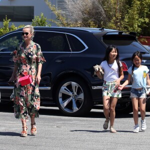Exclusif - Johnny Hallyday va déjener avec sa femme Laeticia, ses filles Jade et Joy et un ami au restaurant Scopa Italian Roots à Venice le 21 mai 2017.