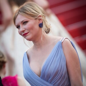 Kirsten Dunst (en Schiaparelli) - Montée des marches du film "Les proies" lors du 70e Festival International du Film de Cannes. Le 24 mai 2017. © Borde-Jacovides-Moreau / Bestimage