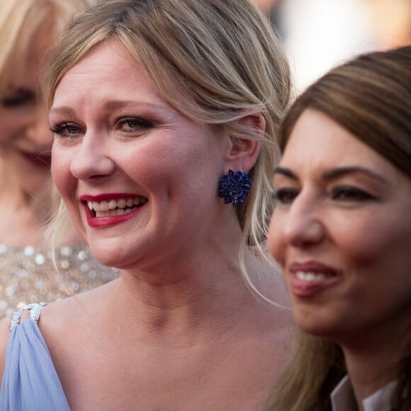 Elle Fanning, Kirsten Dunst (en larmes), Sofia Coppola - Montée des marches du film "Les proies" lors du 70e Festival International du Film de Cannes. Le 24 mai 2017. © Borde-Jacovides-Moreau / Bestimage