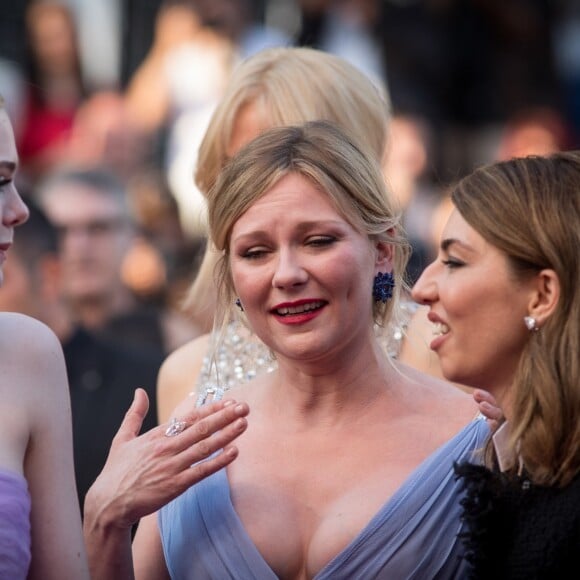 Elle Fanning, Kirsten Dunst (en larmes), Sofia Coppola - Montée des marches du film "Les proies" lors du 70e Festival International du Film de Cannes. Le 24 mai 2017. © Borde-Jacovides-Moreau / Bestimage