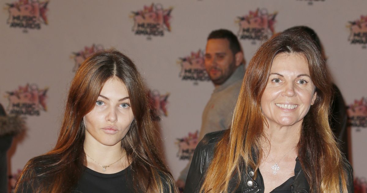 Véronika Loubry et sa fille Thylane Blondeau Arrivées à la ème cérémonie des NRJ Music