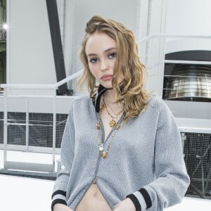 Lily-Rose Depp - Défilé de mode prêt-à-porter automne-hiver 2017/2018 "Chanel" au Grand Palais à Paris le 7 mars 2017. © Olivier Borde/ Bestimage