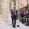 Karl Lagerfeld et son filleul Hudson Kroenig - Défilé de mode "Chanel Cruise" au Grand Palais à Paris. Le 3 mai 2017 © Olivier Borde / Bestimage