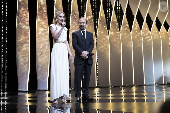 Asghar Farhadi et Lily-Rose Depp - Cérémonie d'ouverture du 70ème Festival International du Film de Cannes. Le 17 mai 2017 © Borde-Jacovides-Moreau / Bestimage