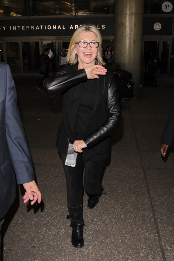 Olivia Newton John arrive à l'aéroport de Los Angeles (LAX), le 28 janvier 2017.
