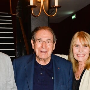 Jean-Paul Belmondo, Robert Hossein et sa femme Candice Patou, Antoine Duléry - Générale de la pièce "Ça coule de source" écrite par Louis-Michel Colla au théâtre de la Gaîté-Montparnasse à Paris, le 30 mai 2017. © Coadic Guirec/Bestimage