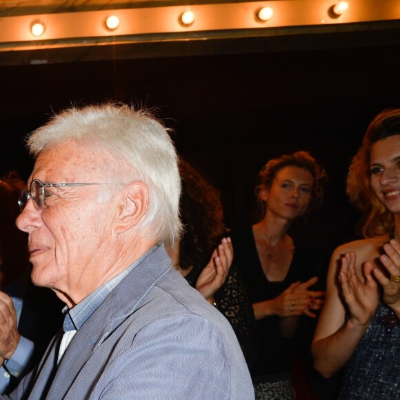 Jean-Paul Belmondo et Guy Bedos - Générale de la pièce "Ça coule de source" écrite par Louis-Michel Colla au théâtre de la Gaîté-Montparnasse à Paris, le 30 mai 2017. © Coadic Guirec/Bestimage