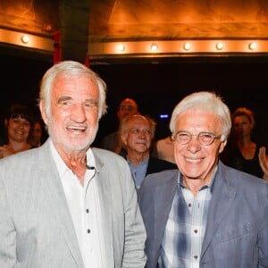 Jean-Paul Belmondo et Guy Bedos - Générale de la pièce "Ça coule de source" écrite par Louis-Michel Colla au théâtre de la Gaîté-Montparnasse à Paris, le 30 mai 2017. © Coadic Guirec/Bestimage