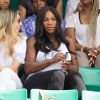 Serena Williams, enceinte, assiste à la rencontre Venus Williams v Kurumi Nara à Roland Garros. Paris, le 31 mai 2017.