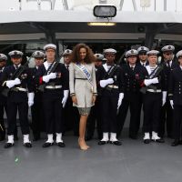 Alicia Ayliès : La Miss France, marraine de la Résolue, fait péter le champagne