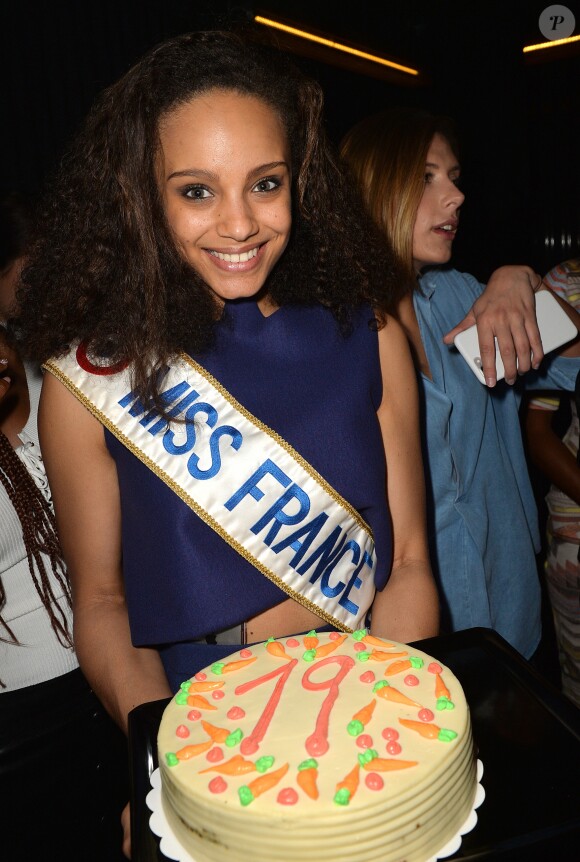 Alicia Aylies (Miss France 2017) - Alicia Aylies (Miss France 2017) fête ses 19 ans au BAM Karaoke Box Richer à Paris le 18 avril 2017. © Vereen/Bestimage