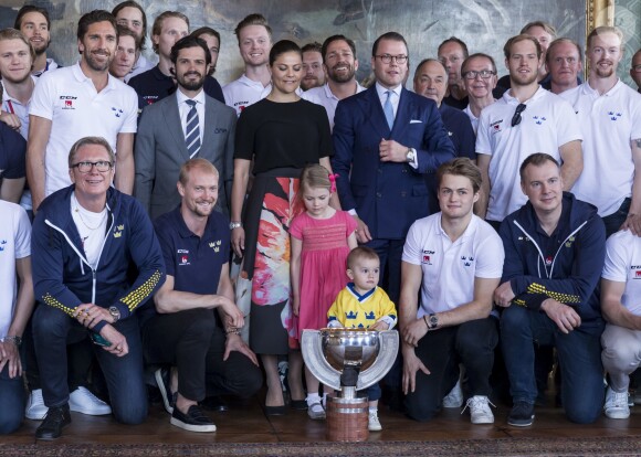 Ce trophée semble beaucoup plaire au prince Oscar. L'équipe de Suède de hockey sur glace était reçue le 22 mai 2017 au palais royal à Stockholm par la princesse Victoria, le prince Daniel et leurs enfants la princesse Estelle et le prince Oscar ainsi que le prince Carl Philip, au lendemain de son titre de championne du monde.