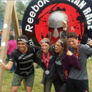 Laury Thilleman et des proches après la Spartan Race du 3 juin 2017 à Jablines.