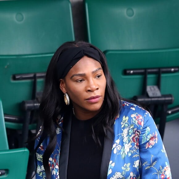 Serena Williams, enceinte, dans les tribunes de Roland-Garros à Paris le 2 juin 2017 lors du match de sa soeur Venus Williams. © Cyril Moreau / Dominique Jacovides / Bestimage