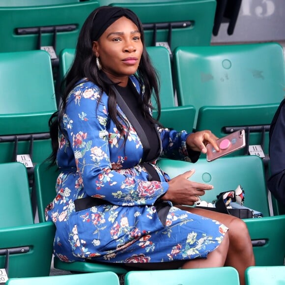 Serena Williams, enceinte, dans les tribunes de Roland-Garros à Paris le 2 juin 2017 lors du match de sa soeur Venus Williams. © Cyril Moreau / Dominique Jacovides / Bestimage