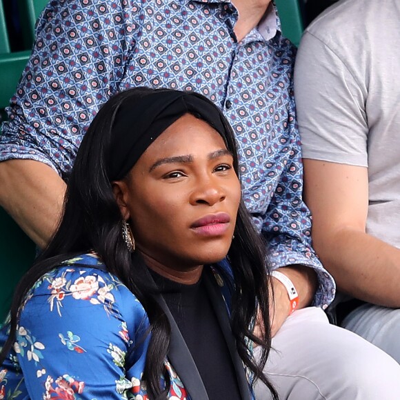 Serena Williams, enceinte, dans les tribunes de Roland-Garros à Paris le 2 juin 2017 lors du match de sa soeur Venus Williams. © Cyril Moreau / Dominique Jacovides / Bestimage