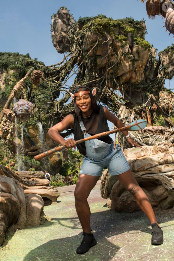 Serena Williams déguisée en Na'vi à l'attraction "Pandora - The World of Avatar" à Disney's Animal Kingdom en Floride, le 11 mai 2017.