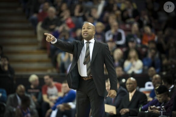 Derek Fisher en décembre 2014, alors qu'il était l'entraîneur des Knicks de New York.
