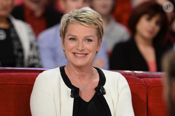 Elise Lucet lors de l'enregistrement de l'émission "Vivement Dimanche" à Paris le 29 Septembre 2015 et qui a été diffusée le 04 Octobre 2015.