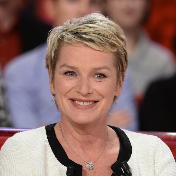 Elise Lucet lors de l'enregistrement de l'émission "Vivement Dimanche" à Paris le 29 Septembre 2015 et qui a été diffusée le 04 Octobre 2015.