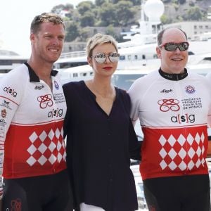 Terence Parkin, la princesse Charlene et le prince Albert II de Monaco et Gareth Wittstock lors de la 1re édition du Riviera Water Bike Challenge disputé en mer entre Nice et Monaco, le 4 juin 2017, au profit des actions de la Fondation Princesse Charlene de Monaco. © Claudia Albuquerque / Bestimage