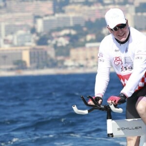 Le prince Albert II de Monaco en plein effort lors de la 1re édition du Riviera Water Bike Challenge disputé en mer entre Nice et Monaco, le 4 juin 2017, au profit des actions de la Fondation Princesse Charlene de Monaco. © Claudia Albuquerque / Bestimage