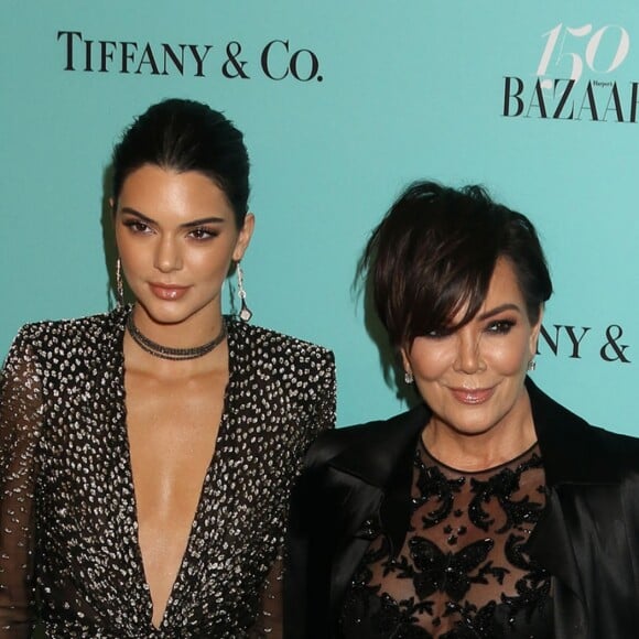 Kendall Jenner et sa mère Kris Jenner au Rockefeller Center pour le 150ème anniversaire de Harper's BAZAAR à New York, le 19 avril 2017 © Nancy Kaszerman via Zuma/Bestimage