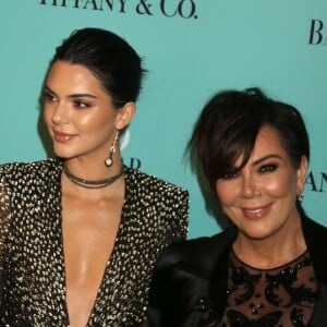 Kendall Jenner et sa mère Kris Jenner au Rockefeller Center pour le 150ème anniversaire de Harper's BAZAAR à New York, le 19 avril 2017 © Nancy Kaszerman via Zuma/Bestimage