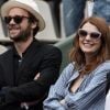 Elodie Frégé et son compagnon Cyril Mokaiesh - Jour 11 - Les célébrités dans les tribunes des internationaux de tennis de Roland Garros à Paris. Le 7 juin 2017 © Jacovides-Moreau / Bestimage