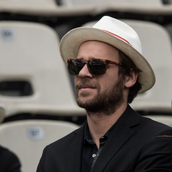 Elodie Frégé et son compagnon Cyril Mokaiesh - Jour 11 - Les célébrités dans les tribunes des internationaux de tennis de Roland Garros à Paris. Le 7 juin 2017 © Jacovides-Moreau / Bestimage