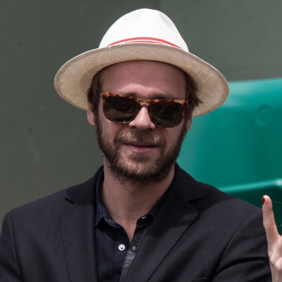 Elodie Frégé et son compagnon Cyril Mokaiesh - Jour 11 - Les célébrités dans les tribunes des internationaux de tennis de Roland Garros à Paris. Le 7 juin 2017 © Jacovides-Moreau / Bestimage