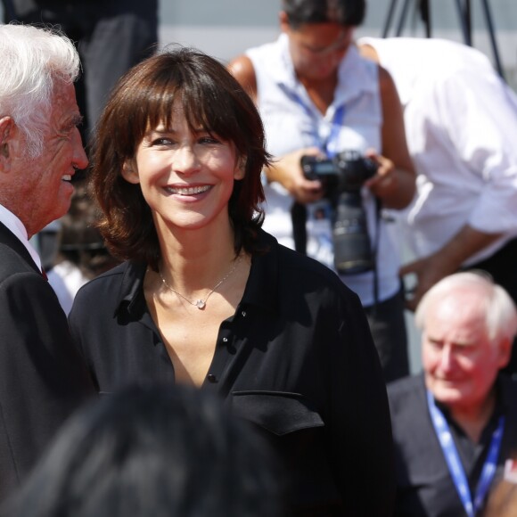 Sophie Marceau et Jean-Paul Belmondo - Remise du Lion d'Or à Jean-Paul Belmondo pour l'ensemble de sa carrière lors du 73ème Festival du Film de Venise, la Mostra. Le 8 septembre 2016.