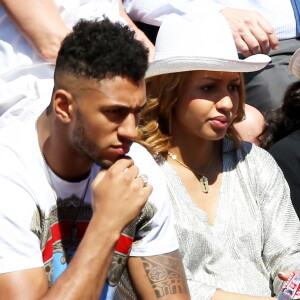 Tony Yoka et sa compagne Estelle Mossely (enceinte) - Personnalités dans les tribunes lors des internationaux de France de Roland Garros à Paris. Le 10 juin 2017. © Jacovides - Moreau / Bestimage